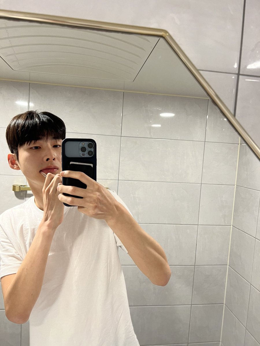 dfttrf14's tweet photo. 사진고자입니다
#ㄱㅇ #게친소 https://t.co/GuIPzZ1JXN