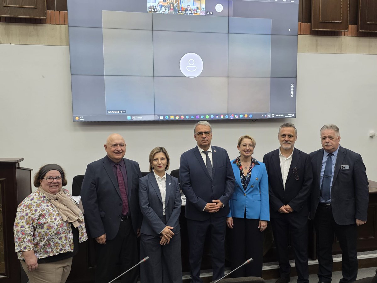 EESC_REX's tweet photo. 🇪🇺🇷🇴 The #BlackSea region has gained increased strategic relevance for EU from a security, connectivity, energy &amp; economic perspective.

Today, at Ovidius University of Constanţa, a strong @EU_EESC delegation met local experts &amp; stakeholders to discuss the dynamics in the region. https://t.co/Iif2dAZTpe