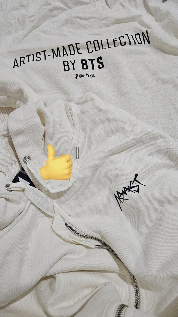 yennihazfia's tweet photo. WTS
BTS Artist Made Collection
Jungkook ARMYST Zip up hoodie
white size L
(belom pernah dipake)
hoodie only minus pc
1juta [beli 1,7jt]

#wts #wtsbts #wtsjungkook  #armyst #jungkookhoodie https://t.co/PnpN87dxI2