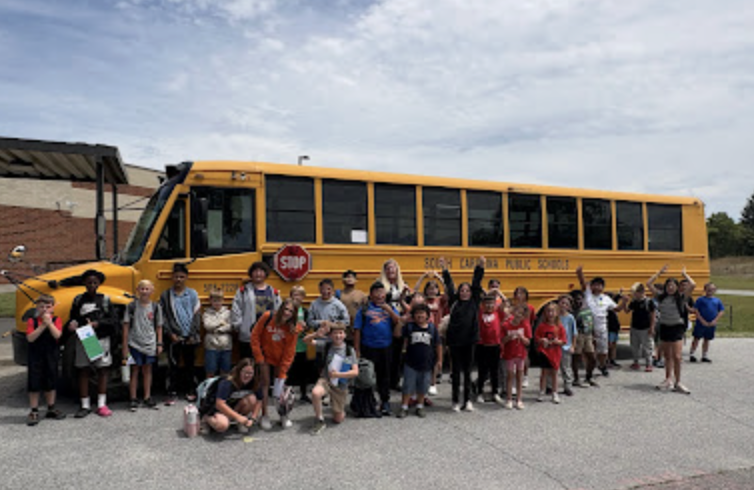 gilbert_elem's tweet photo. Character counts—even on the ride to and from the school! 
We are so proud of our students for demonstrating exemplary Scout behaviors. Congratulations to Bus 219 for earning the "Bus of the Month"! To celebrate our top Bus and Car Riders, we threw a Glow Party!
@deyo_stephen https://t.co/d7w7bkRc6f