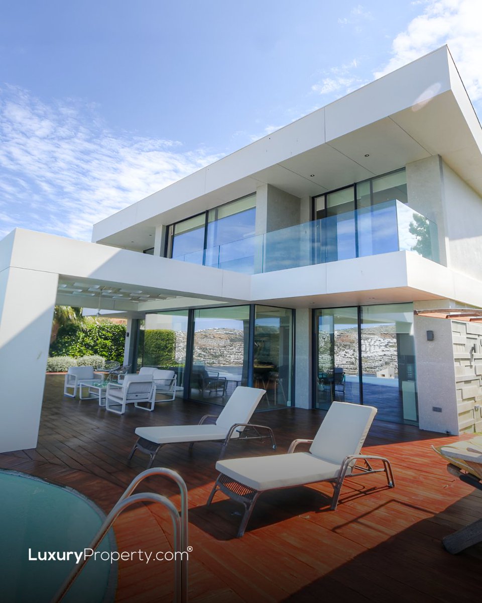 LuxuryProperty.com®️ tweet media