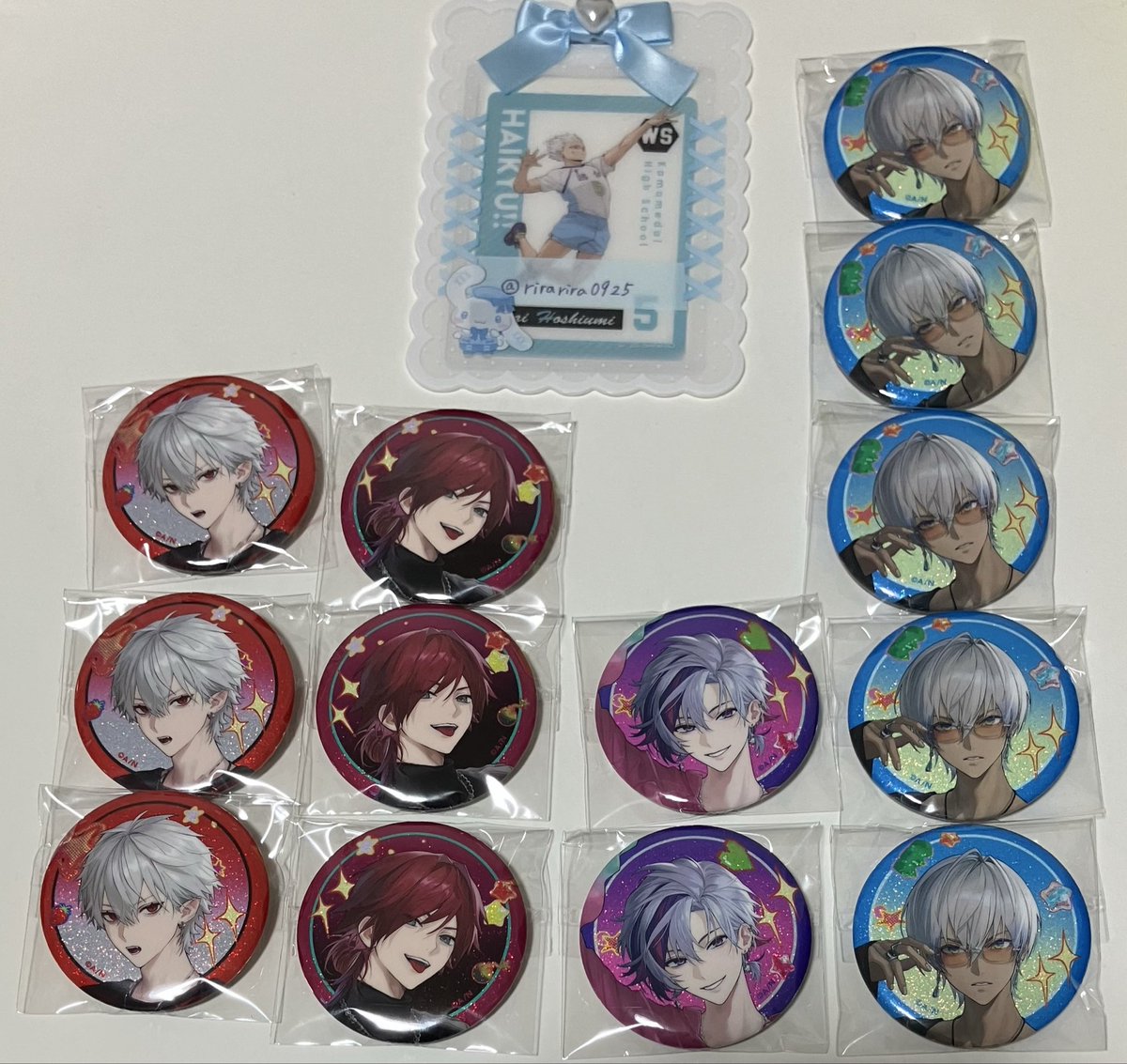 rirarira0925's tweet photo. 【交換】にじさんじ VSせめよん
グリッター缶バッジ 

【譲】画像1.2枚目

【求】画像3枚目　

郵送希望。
画像1枚目🗝️💸は画像3枚目🗝️💸のみ。
検索からでもお気軽にお声掛けください。 https://t.co/JNzwMwNz1k
