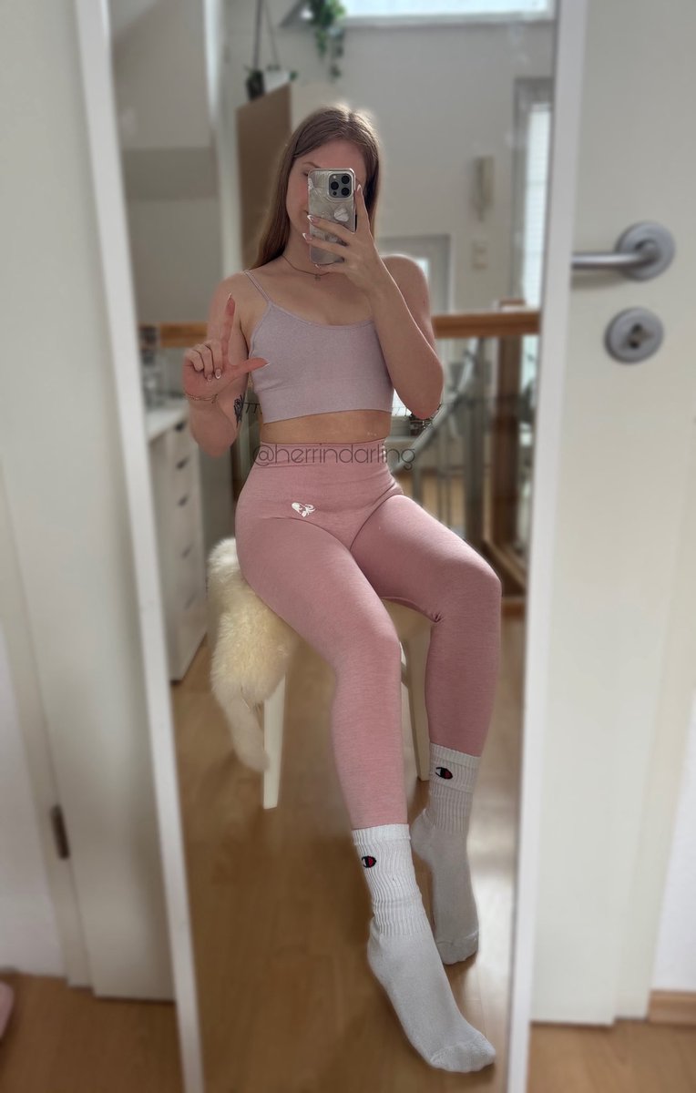 HerrinDarling's tweet photo. Für mich geht es heute ins Gym, meinen knackar$ch trainieren 🤭 Welchen kleinen Loser tease ich wohl heute im gym?✨ https://t.co/guOzZ1ljDz