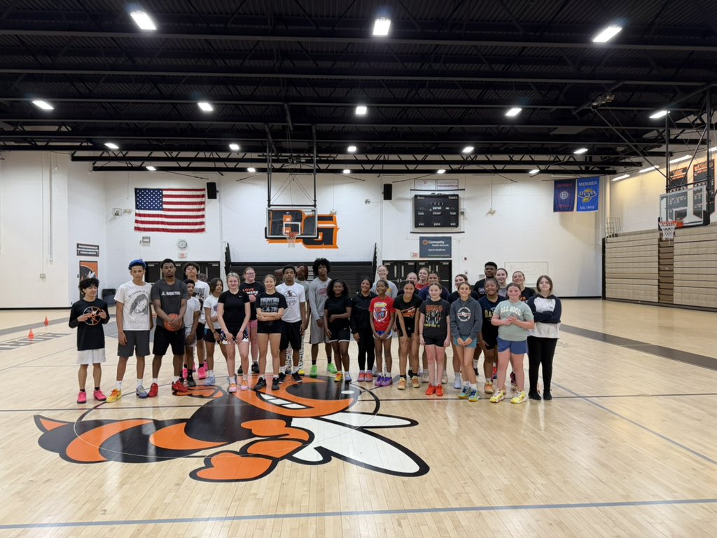 BG_Lady_Hornets's tweet photo. 5.11.26 | Morning 🏀

@TheHiveBGHS 
@BGCSHornetPride 
@DSanders1108 https://t.co/ERCGbveJ2S