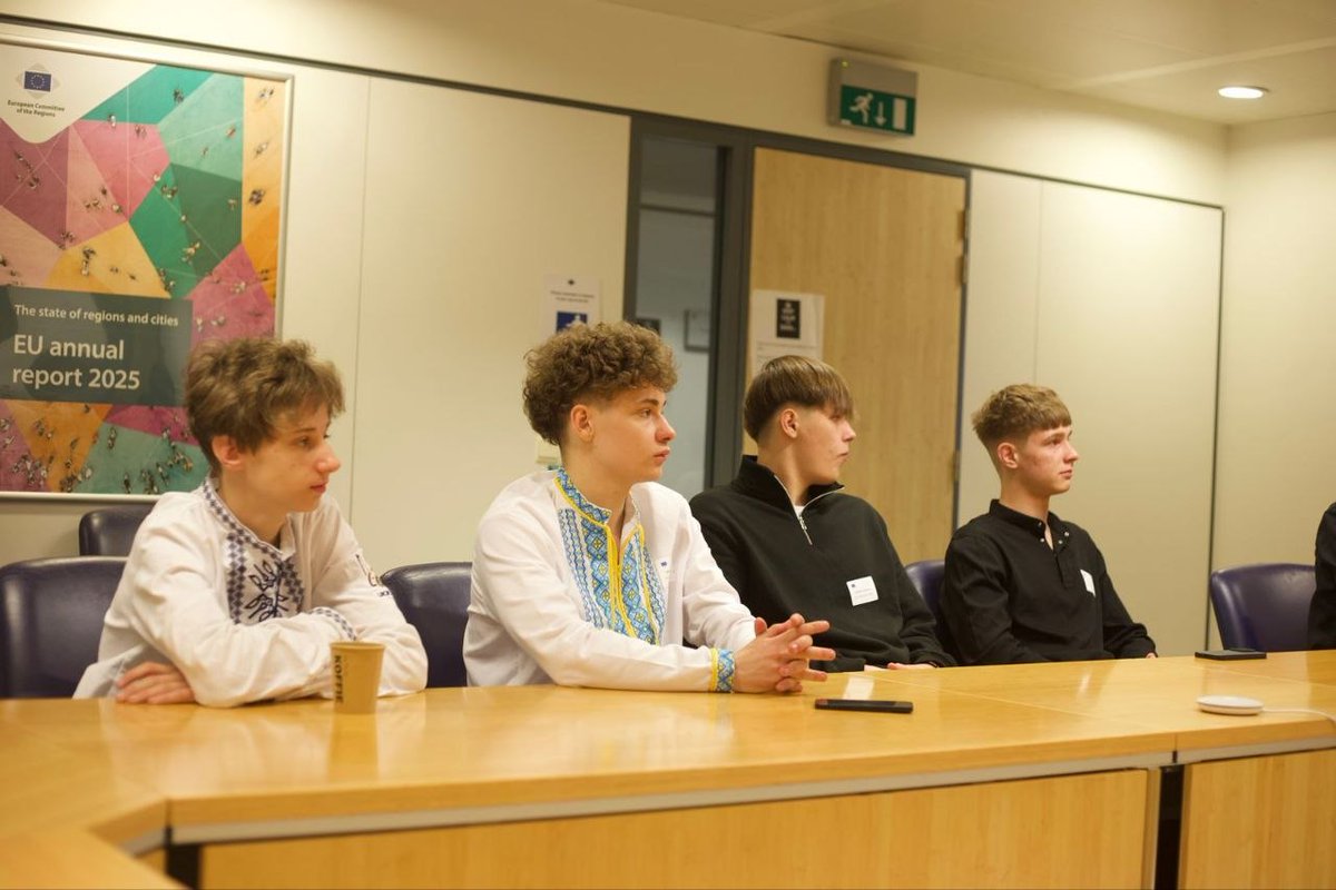 SCM_Limited's tweet photo. 🇪🇺🇺🇦 A youth delegation from Ukraine visited Brussels, supported by Levada Cargo, part of Lemtrans, an SCM company. They met European leaders to discuss Ukraine's European future. The delegates presented a ceramic panel, "Ukraine together with the European Union", crafted from Donetsk region clay by young people and soldiers.

SCM companies remain committed to supporting Ukraine's integration into Europe and empowering our youth through concrete actions. The future of Ukraine is European: https://t.co/Z8cntl9TUe

#SCM #Lemtrans #Brussels #EuropeanIntegration