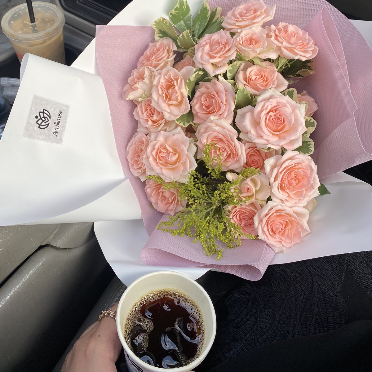 athee2r_'s tweet photo. لا ماذبل ورد الغرام بأراضيك وما جف 
غصنٍ  يرتوي من وصالك🤍 https://t.co/xVm75hI0gC