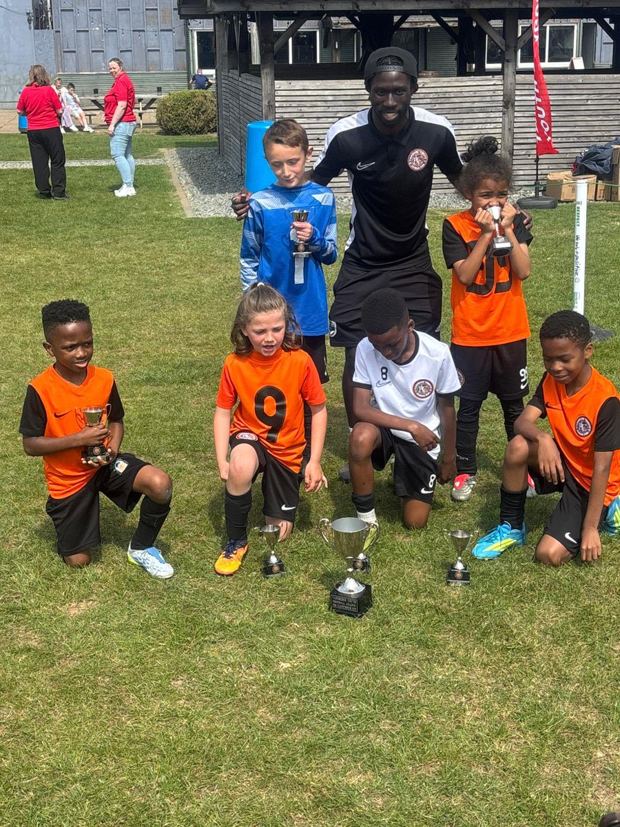 zicopriv1's tweet photo. Monday: City Drop points
Tuesday: Arsenal beat Atletico 
Wednesday: Finished Uni
Thursday: Watched Tame Impala live at the O2🐐
Friday: Purchased my car
Saturday: Won my first trophy as a Coach with my U8s
Sunday: Arsenal beat West Ham
Today: Collected my car

Thank you Lord🥹❤️ https://t.co/pGRyy2luNb