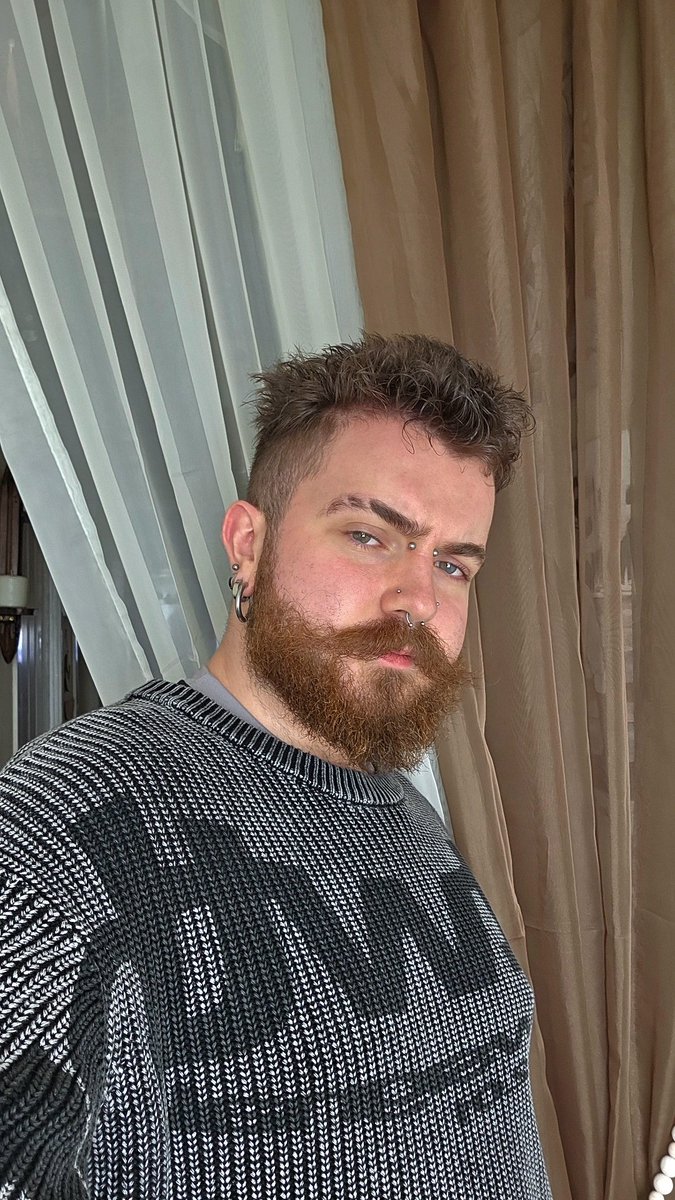 DeeDFraser's tweet photo. practically lived in this jumper since I got it cause it's so so SO cosy c: https://t.co/S5TLUQbvQo
