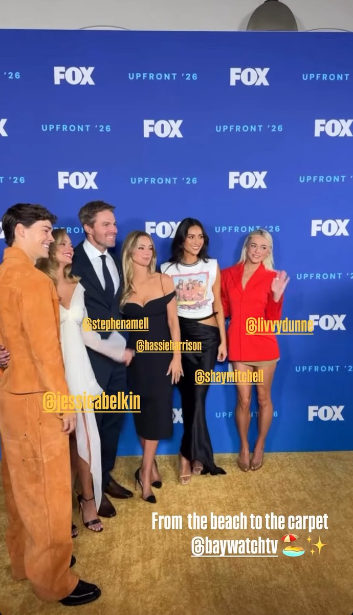 Amell_Updates's tweet photo. The cast is on the red carpet of the Fox Upfronts. Or should I say sand carpet? #baywatch #stephenamell #foxupfronts https://t.co/kGMffkazx4