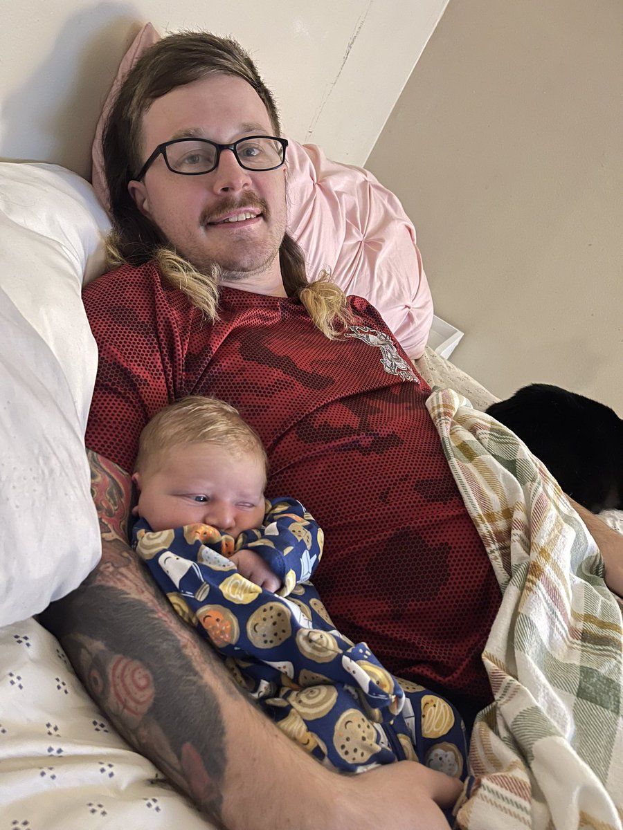 CrawDaddyPlays's tweet photo. Welcome our sweet baby boy, Oliver 💙 I can’t believe I’m a dad. There’s no better feeling in the world than looking into his eyes and knowing he’s a blend of myself and my wife. Dad life starts now 👶🏼 https://t.co/I8DripQzjv