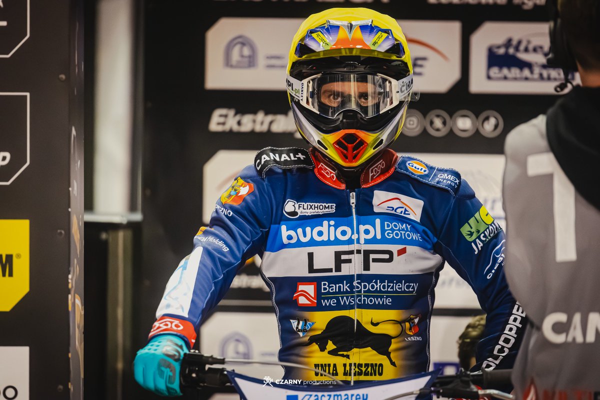 UniaLesznoKS's tweet photo. Mecz #GRULES w wykonaniu @ZengiRacing był krokiem w dobrą stronę 💪🏼
Jedziemy razem Zengi 💪🏼
Bilety na #LESLUB:
• na https://t.co/VoViC4sEFd
• w sklepie klubowym w GL
• kasy przy Stadionie w dniu meczu
📷 @jakub_schwarz
#KSUL ⚪️🔵🤟🏼 #PGEEkstraliga #UniaLeszno #StolicaŻużla https://t.co/0ZhhjMDmC2