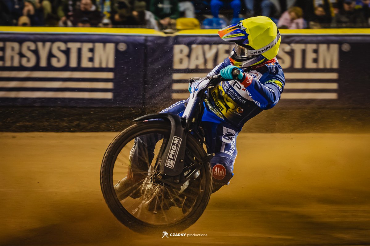 UniaLesznoKS's tweet photo. Mecz #GRULES w wykonaniu @ZengiRacing był krokiem w dobrą stronę 💪🏼
Jedziemy razem Zengi 💪🏼
Bilety na #LESLUB:
• na https://t.co/VoViC4sEFd
• w sklepie klubowym w GL
• kasy przy Stadionie w dniu meczu
📷 @jakub_schwarz
#KSUL ⚪️🔵🤟🏼 #PGEEkstraliga #UniaLeszno #StolicaŻużla https://t.co/0ZhhjMDmC2