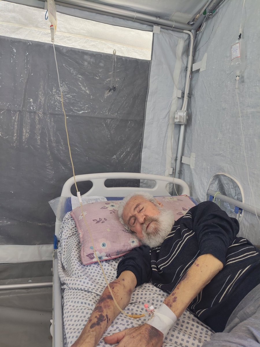 zazq12s's tweet photo. Platelets are responsible for blood clotting.

 This low level puts me at high risk of spontaneous bleeding or severe bruising.

There are not enough red blood cells to carry oxygen throughout the body.

Please quote and share.
 I'm extremely tired.
💔💔💔
https://t.co/yAuDpZnL4I https://t.co/LqohG6a1yR