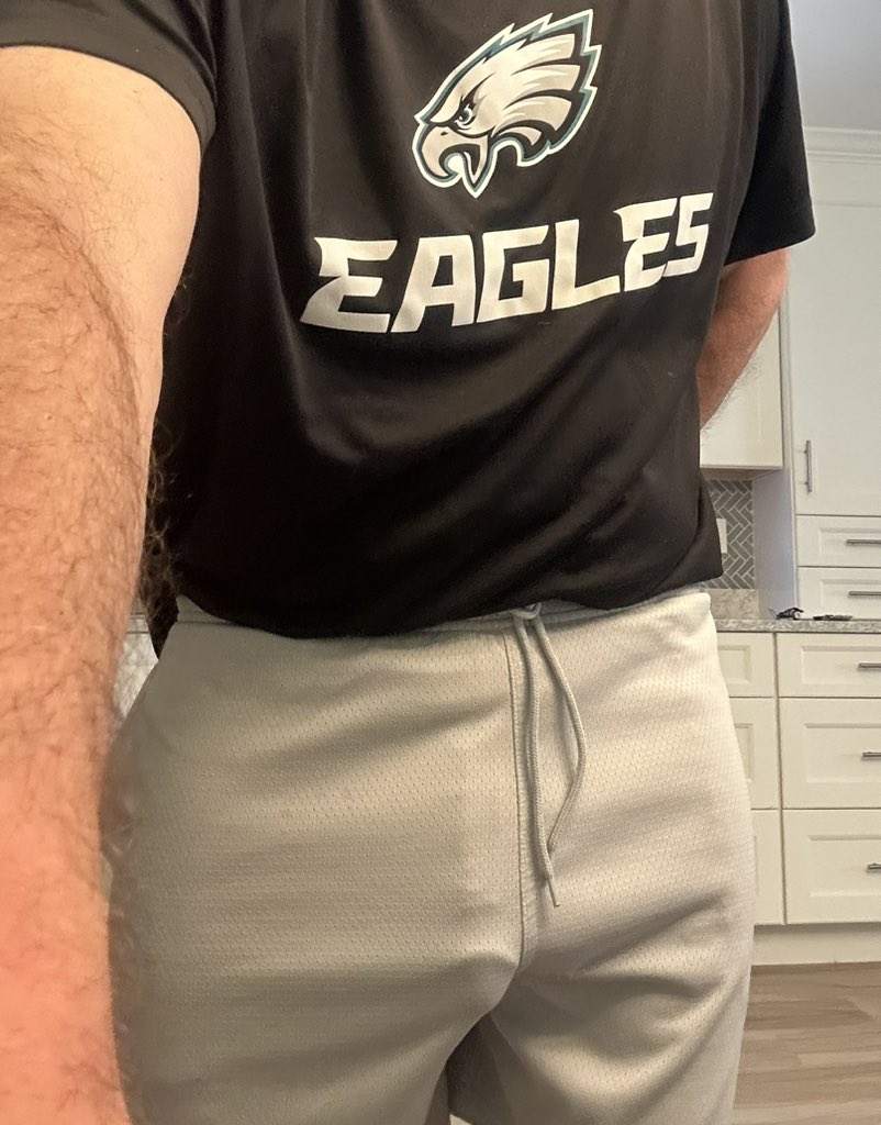 EverydayGuy4Fun's tweet photo. Shorts or Jeans? https://t.co/Kle3diYWl2