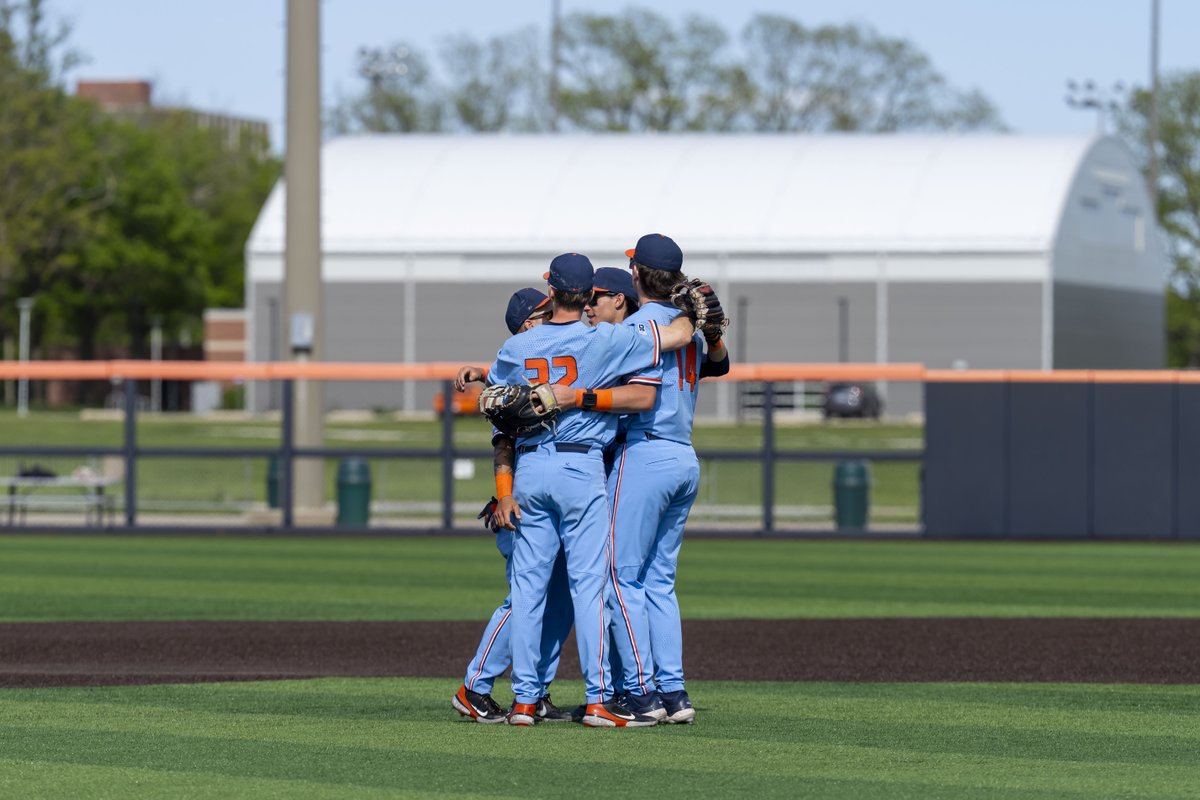 Illinois Baseball tweet media