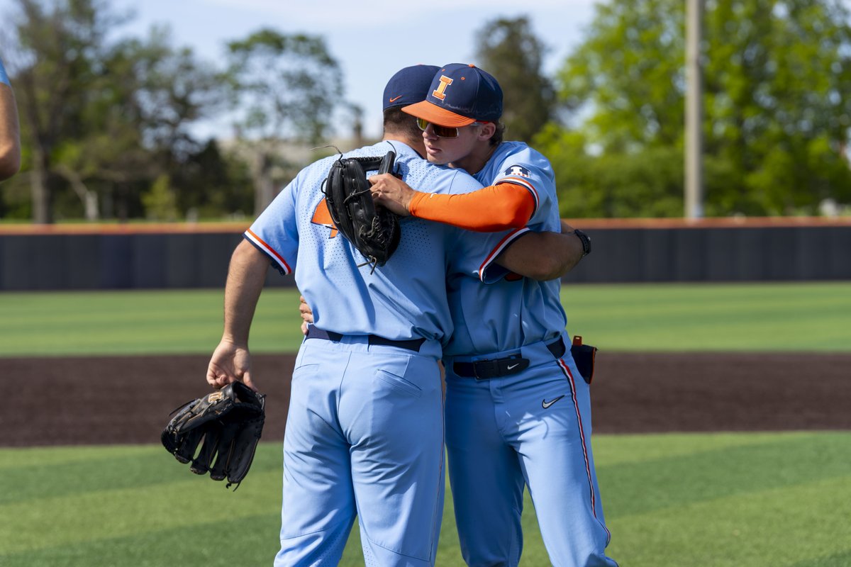 Illinois Baseball tweet media