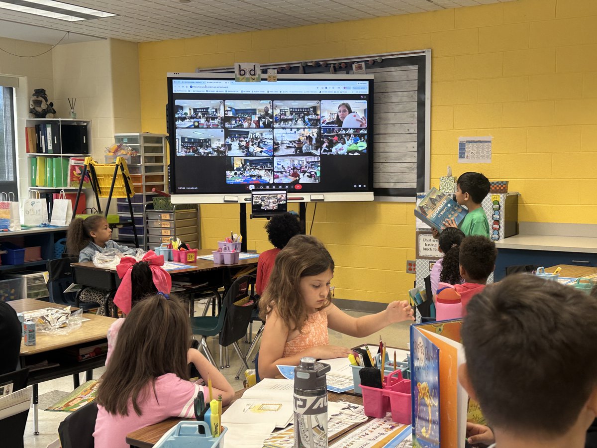 Bpt_BEARs's tweet photo. Last Friday morning Bridgeport participated in our first ever school-wide “Drop Everything &amp; Read” during morning meeting! The entire school spent 10 minutes in absolute silence reading! It reminds us all to make reading a priority activity in our everyday lives! https://t.co/q163EhhEbt