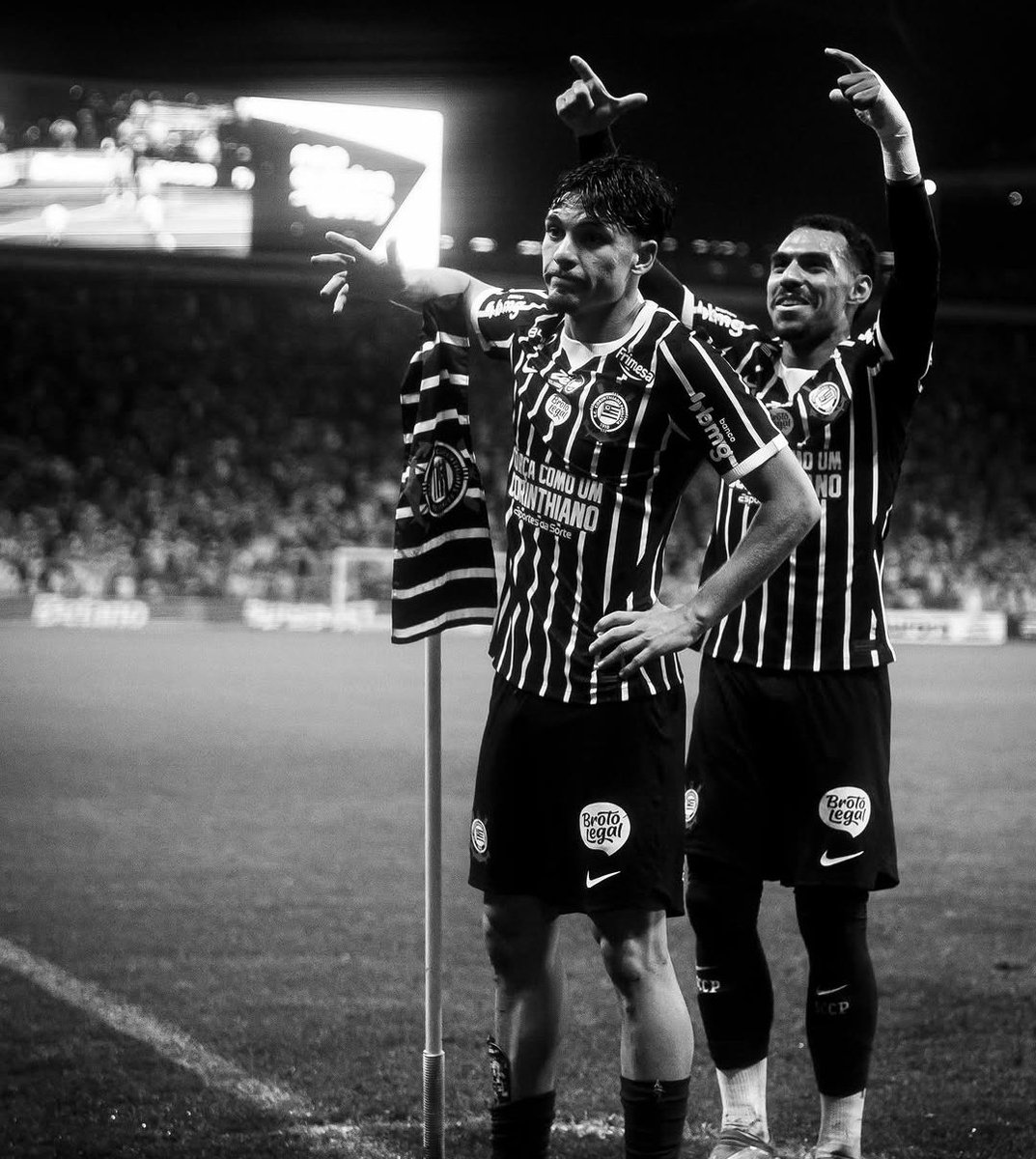 NJanfren's tweet photo. A maior estética do futebol brasileiro.

O Preto e Branco inigualável. O Alvinegro inconfundível.

Isso é Sport Club Corinthians Paulista!

📸| SGUACABIAFOTO https://t.co/UVjGg6BFBW