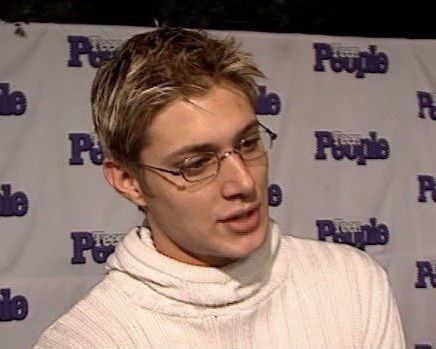 samsmalboro's tweet photo. jensen used to wear glasses up until 2009 when he had his eye surgery. i wish we had more content of him in prescribed glasses https://t.co/TYjCRxgBNn