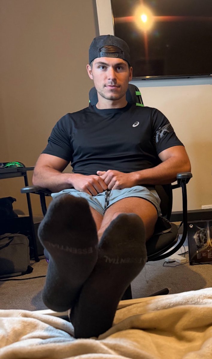 MASTER_J04's tweet photo. Who wants these sweaty socks? https://t.co/QBr8N2KSQN
