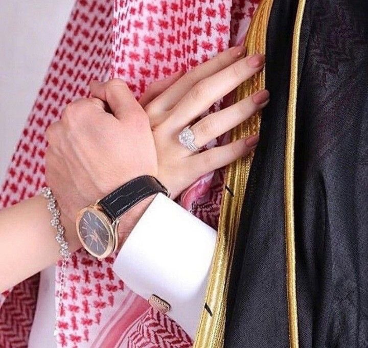 Am_ira3's tweet photo. ارسـم خيالك واعتنــي به واحاكيه
واقـص لـك فـي كـل لحظـه حكايـه

واقطف ورود الود والشـوق واعطيه
وابنـي لـك قصـور الفـرح في سمايه https://t.co/IjeNOUb3Qc