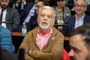 ARBIAradios's tweet photo. Julio de Vido vuelve a su casa: le otorgaron la prisión domiciliaria.
Dios te ayude a soportar tanto compañero !!!
Viva Perón !!! https://t.co/hdtEID7t9E