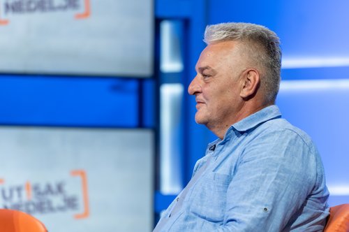 TesovicGojko1's tweet photo. Čovek koji  neće da se savija pred pretnjama i progonom lopova i izdajnika!Podrska za brata Dragoslava Ljubičića!
"Tvrd je orah voćka čudnovata ,ne slomi ga ,al zube polomi"! https://t.co/ljcxTPWJMB