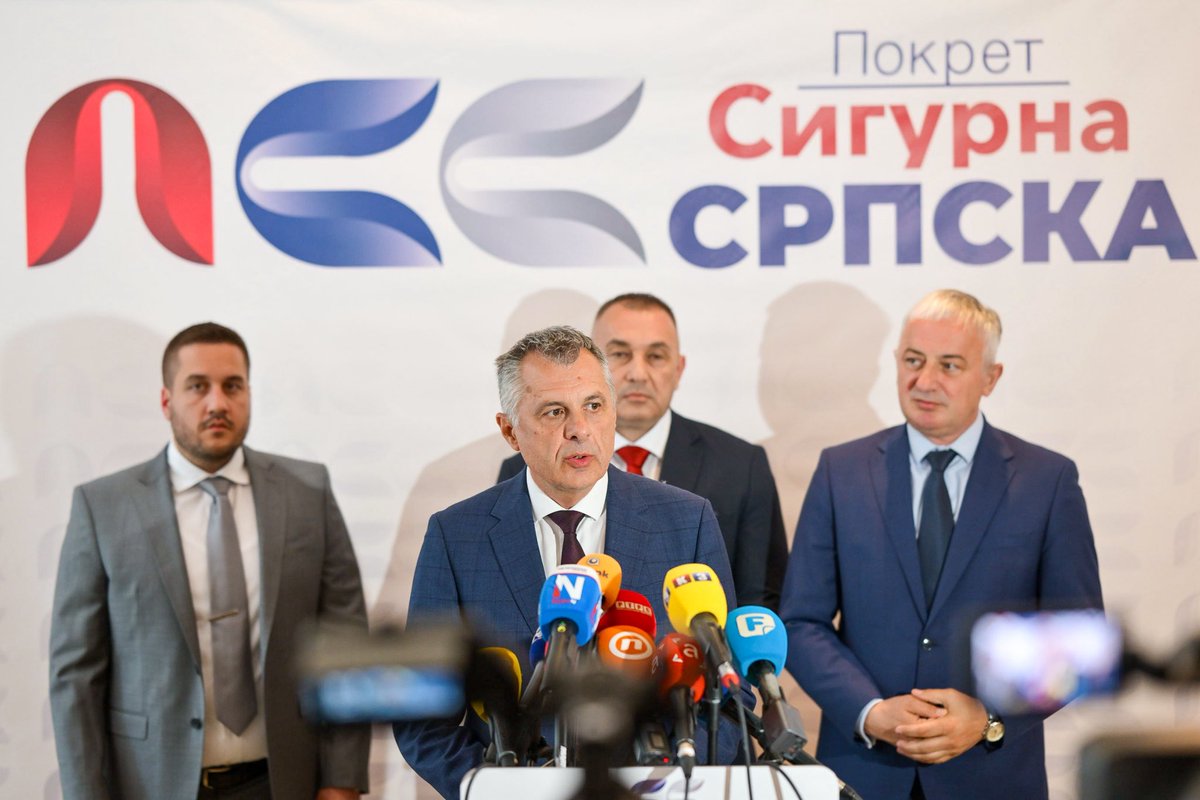 RadojicicIgorMr's tweet photo. Impresivan dogadjaj. Prvo okupljanje Glavnog odbora Pokreta "Sigurna Srpska". Racionalan i mudar stav : jedinstvo opozicije je potreban cilj ka izbornoj pobjedi. Podrška kandidaturi predsjednika Pokreta Draška Stanivukovića, ali i dalje pružena ruka za razgovore i dogovor. https://t.co/v6u0pGljoY