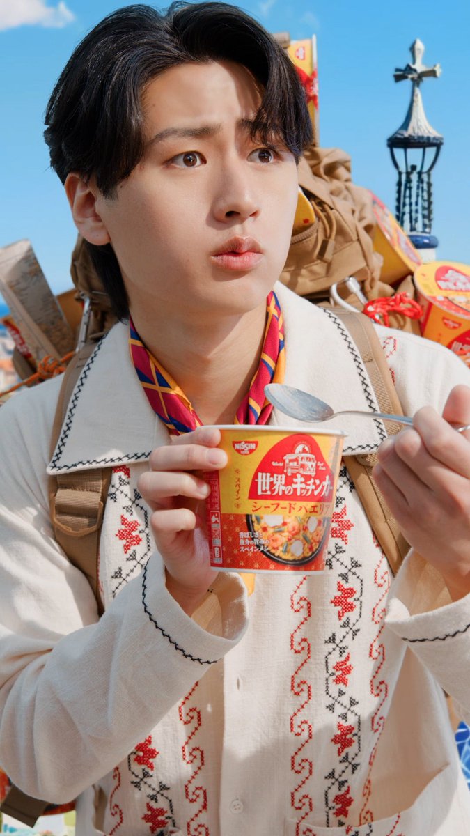 ／
KEY TO LIT猪狩蒼弥、初単独CM出演💚
日清食品「世界のキッチンカー」
＼

スペイン名所を舞台にマシンガントーク
mdpr.jp/news/4779203

ストイックな準備の成果で撮影NGほぼなし👏
「舞台稽古の合間を縫ってセリフをブツブツ唱えていたので、共演者の皆さんは怖かったと思います(笑)」