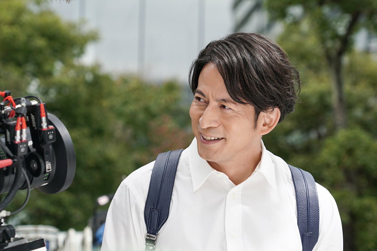 岡田准一、マクドナルド新CMに
サラリーマン役で登場 ✨

昭和の名曲「TOKIO」のリズムに乗って
キレキレで華麗なステップ披露🕺

✍️インタビュー
mdpr.jp/news/4779309

踊るシーンの撮影は大変でしたか？
「引っかからないかなって心配だったんですけど、まだいけました」

#マック