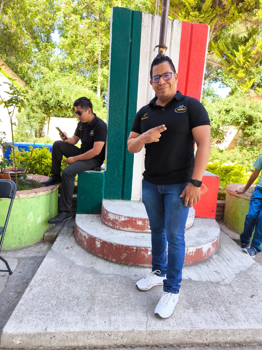 Feliz Inicio De Semana
Como Siempre Andamos Al Millón
En La Trabajacion
