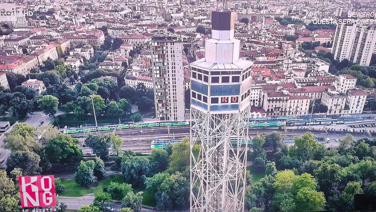 Gallonero73's tweet photo. Se guardi #kong ti senti catapultato in una nuova dimensione sensoriale,il miglior intrattenimento che c'è complimenti @Fabiovoloo @RaiTre https://t.co/jqP5nQJMvY