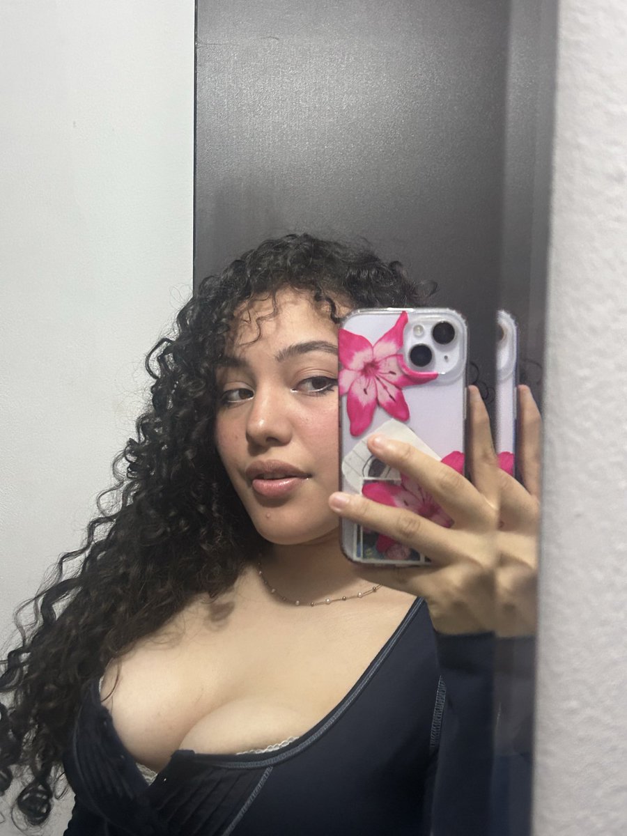 nunuviaa's tweet photo. 😗😗
ig:nuquesito
#curly #girlcurly #rizada #contenido #mexico #fanova https://t.co/Xi7YQFkQKM