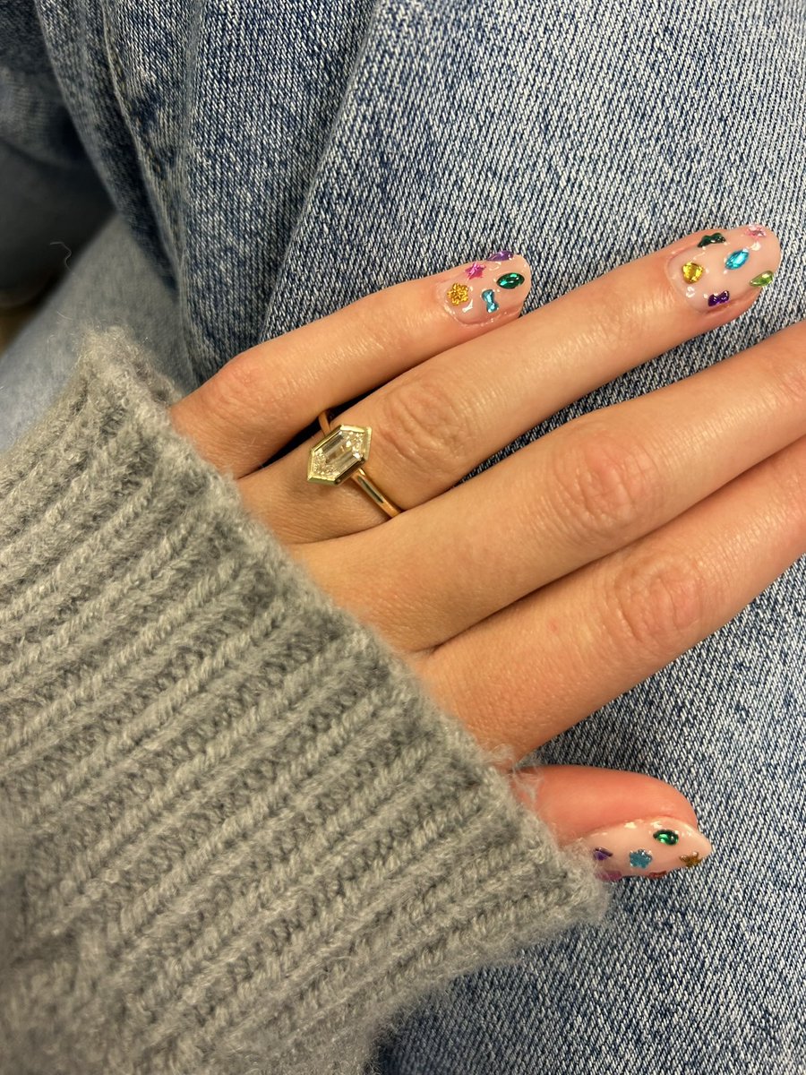 BLEACHELLASLAYS's tweet photo. lowk haven’t been on here in forever but IM ENGAGED https://t.co/5SsJriSCzU