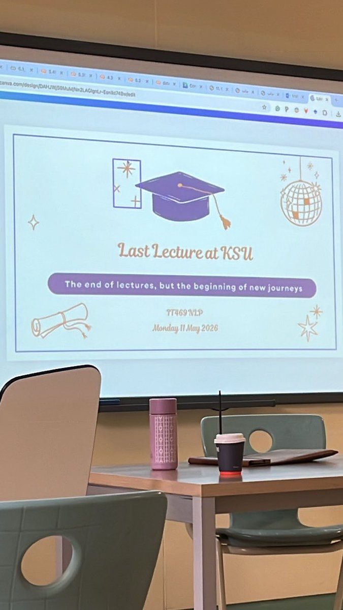 _lr73's tweet photo. آخر كلاس جامعي وآخر محاضرة جامعية🎓🎓

-شكرًا لبنات السايبر ماخذين كلاسهم وماخذين تصويرهم😘- https://t.co/X29Y182uMz