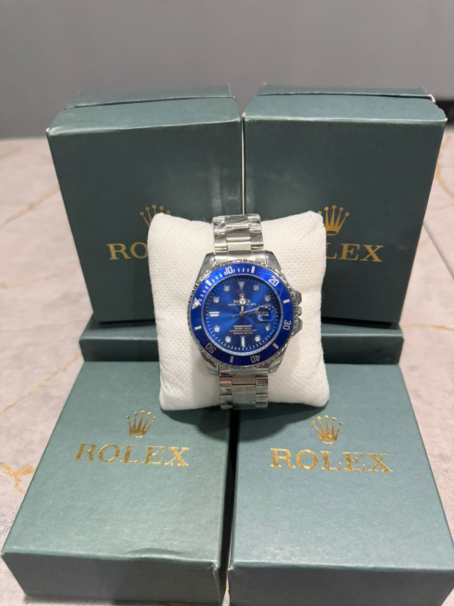 Just__Emrys's tweet photo. Tick-tock, level up your wrist game 🔥⌚…patronize me guys. Going for a cool price!!! Dm let’s talk https://t.co/i4x9dZoy3c