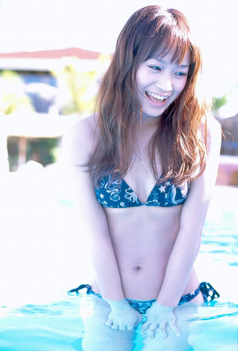 hello_heso's tweet photo. ���井絵里
「えりりん」の愛称で親しまれた
元モーニング娘。のメンバー
実は、道重さゆみや田中れいな、藤本美貴と
同期の6期生でもある。
モーニング娘。卒業と同時に
芸能界からも引退をし
その姿をくらましたが
時たま道重さゆみのブログに登場することがある https://t.co/GVU8mZRHmb