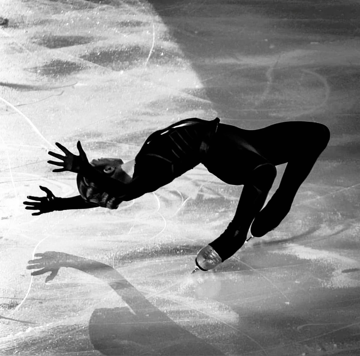 AryaBahiaa's tweet photo. Modern AU Jon plays hockey and Arya does figure skating https://t.co/b465GPdX1u