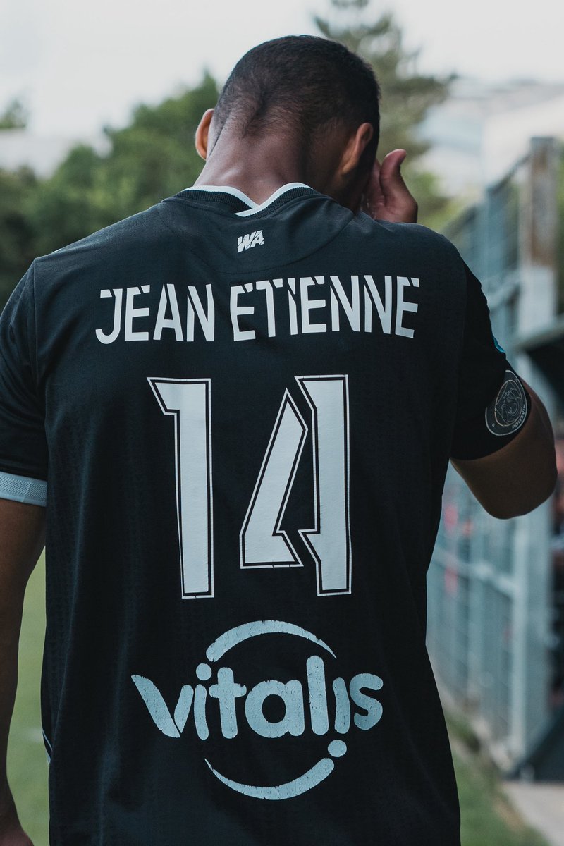 stadepoitevinfc's tweet photo. [#N2] 👏 𝗠𝗲𝗿𝗰𝗶 𝗖𝗲́𝗱𝗿𝗶𝗰

Un homme valeureux, bienveillant et toujours irréprochable dans son engagement. L’aventure entre le Stade Poitevin FC et Cédric Jean-Étienne prendra fin à l’issue de la saison.

#StadePoitevinFC #TeamDragons #EnsemblePlusLoin 🐉 https://t.co/DsueVuw7fW