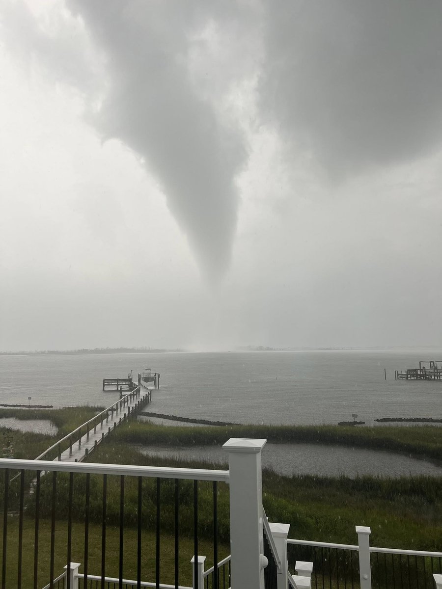 NWS Newport/Morehead tweet media