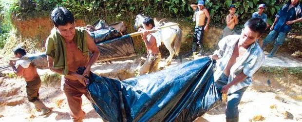 juanmazabq's tweet photo. Hace 25 años, entre el 10 y el 12 de abril de 2001, el paramilitarismo sembró terror en el Naya. Comunidades indígenas, afrodescendientes y campesinas fueron asesinadas, amenazadas y desplazadas en una de las masacres más dolorosas de nuestro país. Más de 7.000 personas tuvieron que abandonar su territorio mientras el Estado llegaba tarde, como tantas veces.

Recordar el Naya también es rechazar el abandono, la impunidad y la violencia que intentó borrar comunidades enteras. Que nunca más en Colombia la guerra vuelva a imponerse sobre la vida y la dignidad del pueblo. 

Los rezagos de esta guerra es lo que encarna Paloma Valencia Y Abelardo de la Espriella. No volverán.