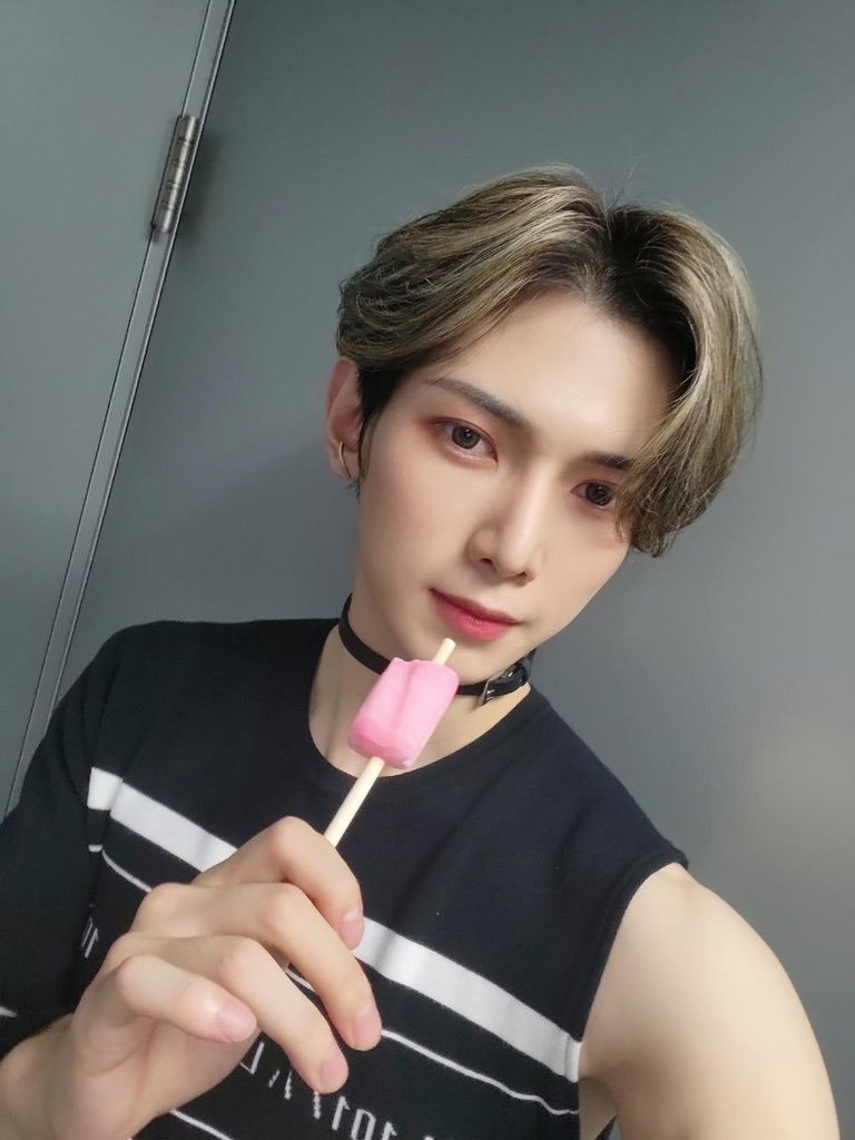 KangYeosangFr's tweet photo. YEOSANG DESERVES BETTER 
#YeosangDeservesBetter 
#에이티즈 #ATEEZ #여상 #ヨサン #YEOSANG 

@kqent @ATEEZstaff @ATEEZofficial https://t.co/xtGLwAK04p