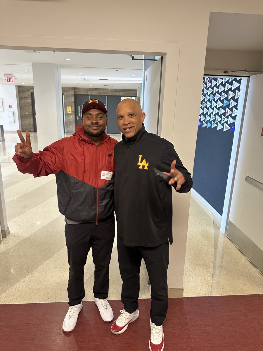 CoachHowardUSC's tweet photo. Forever Trojan - Mark Carrier✌️
Jim Thorpe
1st Round Pick
3x Pro Bowler https://t.co/QkybZWCGA8