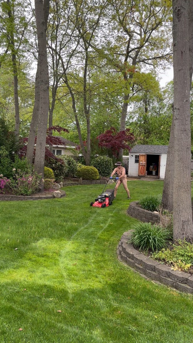 Nudist since 91 tweet media