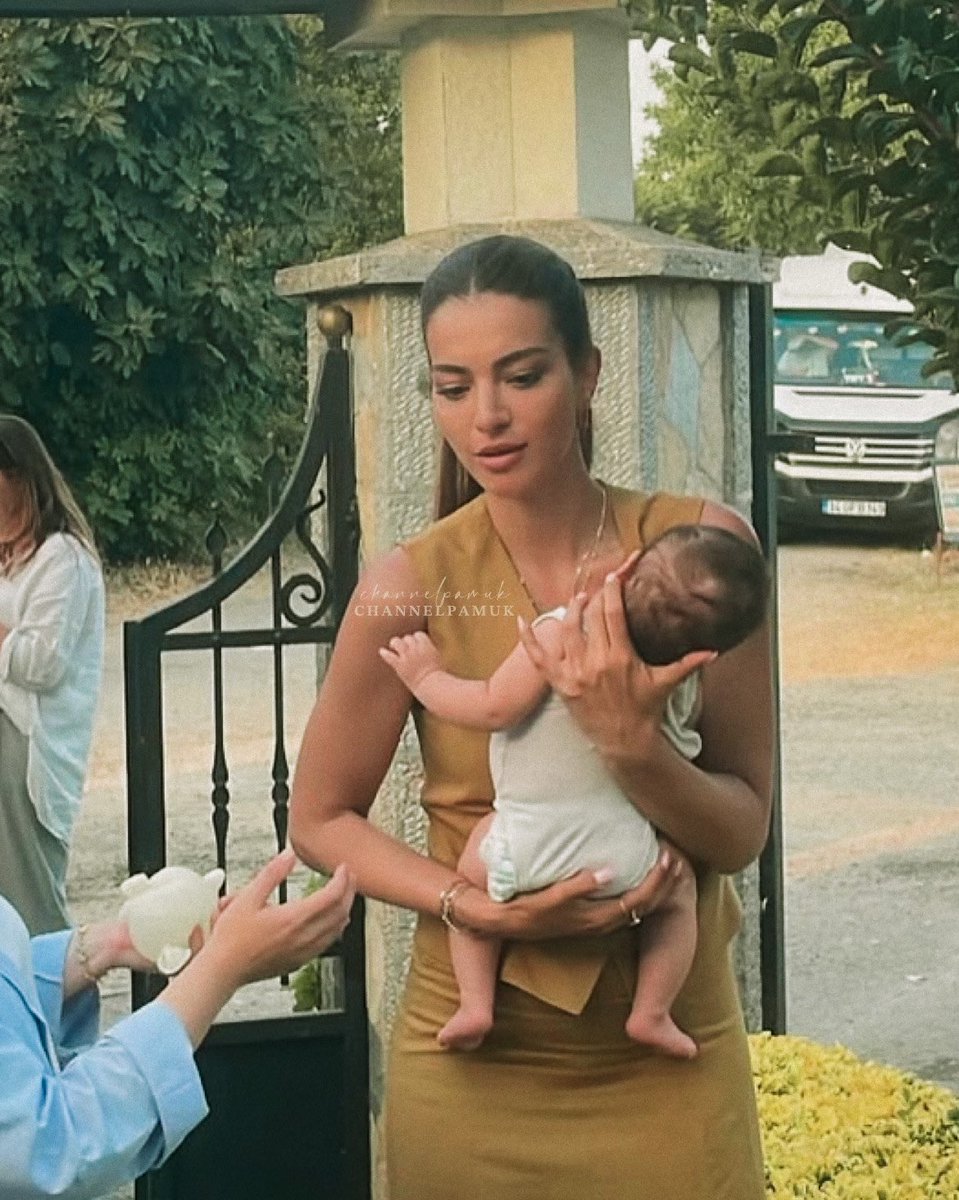channelpamuk's tweet photo. güzelim, bu ne tatlılık böyle 🫠🥹🤍

ikinci fotoğraf >>> 🥰

#MelisaAsliPamuk • #SenBüyümeyeBak https://t.co/QJipSQQR96