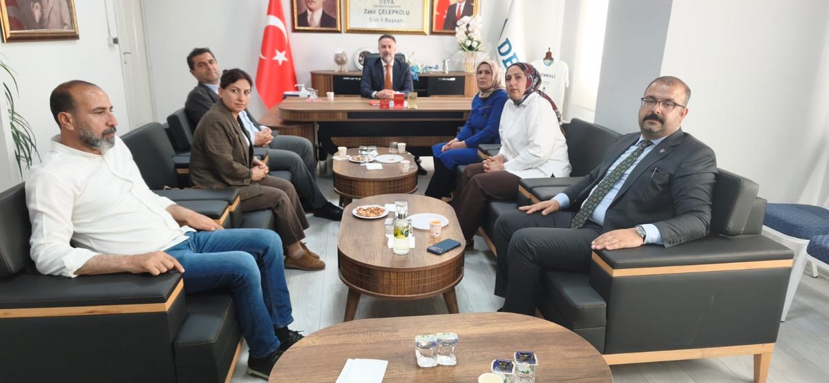 DemSiirt's tweet photo. 16.05.2026 Cumartesi günü tüm illerde eş zamanlı olarak yapılacak“Barış İçin Adım At”yürüyüşü için CHP, Deva Partisi,TMMOB, KESK,DİSK, İHD, Botan-Der,Siirt 24 Haber,Siirt Olay Haber, Artı Siirt Haber ve Ne Haber kurumlarını ziyaret ederek barış için yürüyelim çağrımızı yaptık. https://t.co/HTUENhjgA5