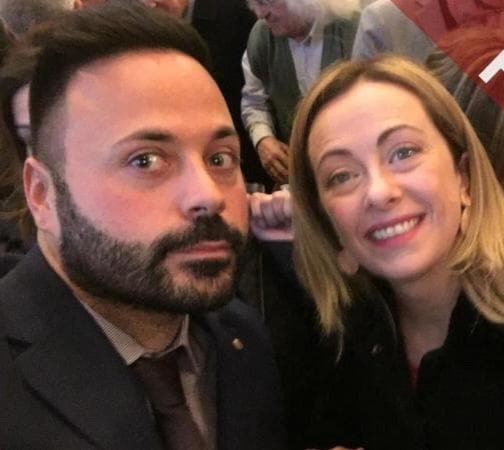 ThePiadella's tweet photo. @SecolodItalia1 ve lo raccontate fra di voi #parentopoli https://t.co/zj32XiE7BT