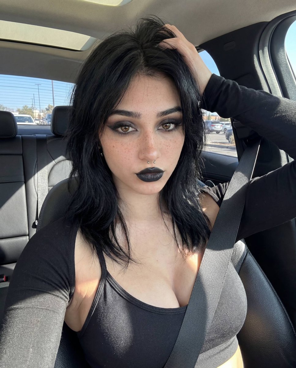 Gothvickyxx's tweet photo. @Cmariel1990 Do you think I've hit my peak? https://t.co/lSL8OBaAa8