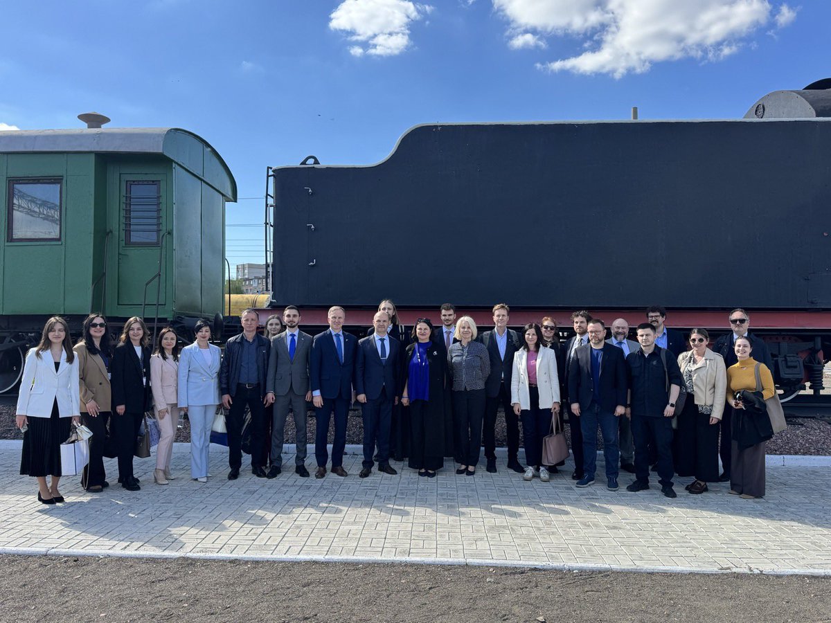 FernandezTarja's tweet photo. With #Fastiv Mayor Netiazhuk & 🇪🇺 Ambassadors taking the ”Unity train” to historical Fastiv. Welcomed by governor Kashnykov and sunny weather. Logistical hub suffered of the heavy attack by Russia in December. City has lot to offer- also to business! https://t.co/zm0luYh2ik