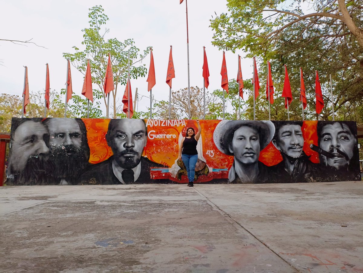 aborteraw's tweet photo. Porque el color de la sangre jamás se olvida,
los masacrados serán vengados... Vestido de verde olivo
políticamente vivo...
¡Ayotzinapa vive, la lucha sigue!
#NosFaltan43 https://t.co/zIzLEy3wHS